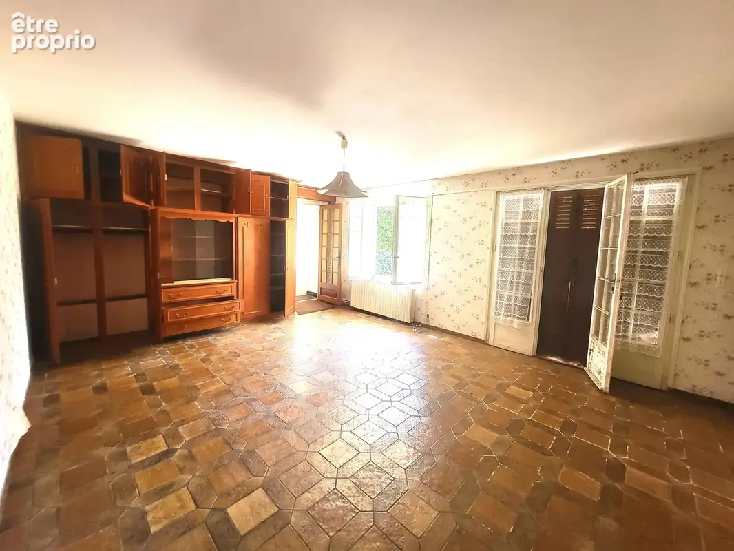 Ensemble immobilier de caractère avec dépendances, jardin arboré et beau potentiel - photo 6