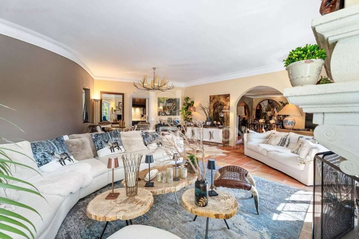 Maison à ROQUEFORT-LES-PINS