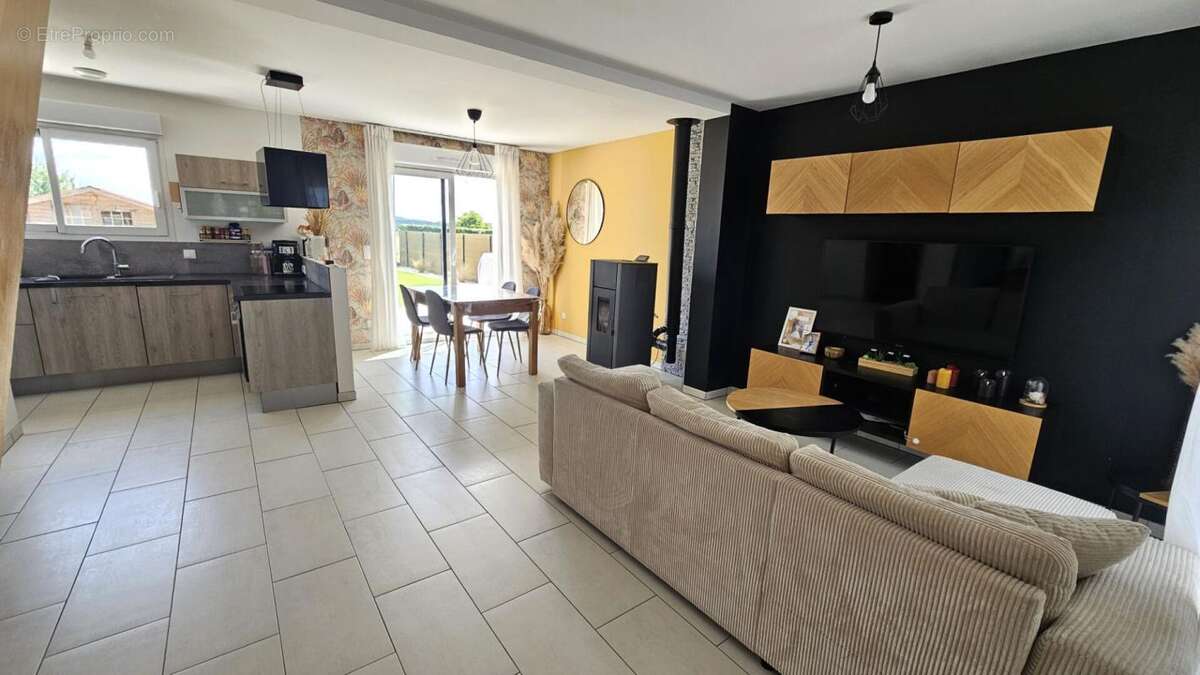 Maison à HOUDAN