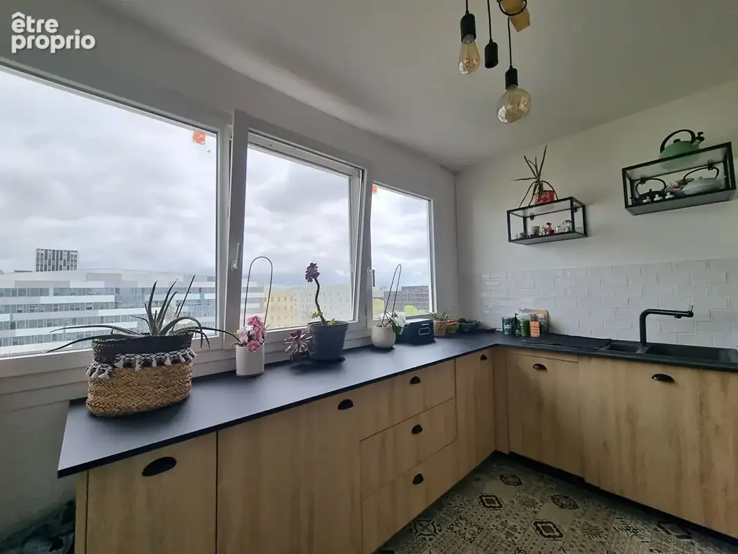 NANTES Île de Nantes Appartement rénové 3 pièce(s) 64m² - photo 3