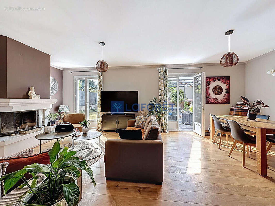 Maison à DAMMARIE-LES-LYS