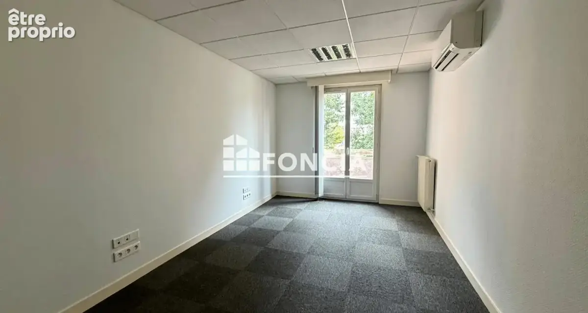 Local commercial libre sur deux niveaux de 190m2 - Quartier Saint Eloi - photo 17