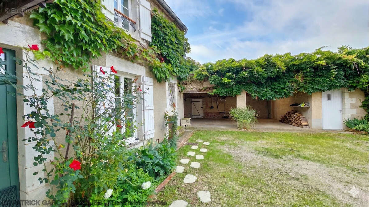Maison à MONTIGNY-LA-RESLE