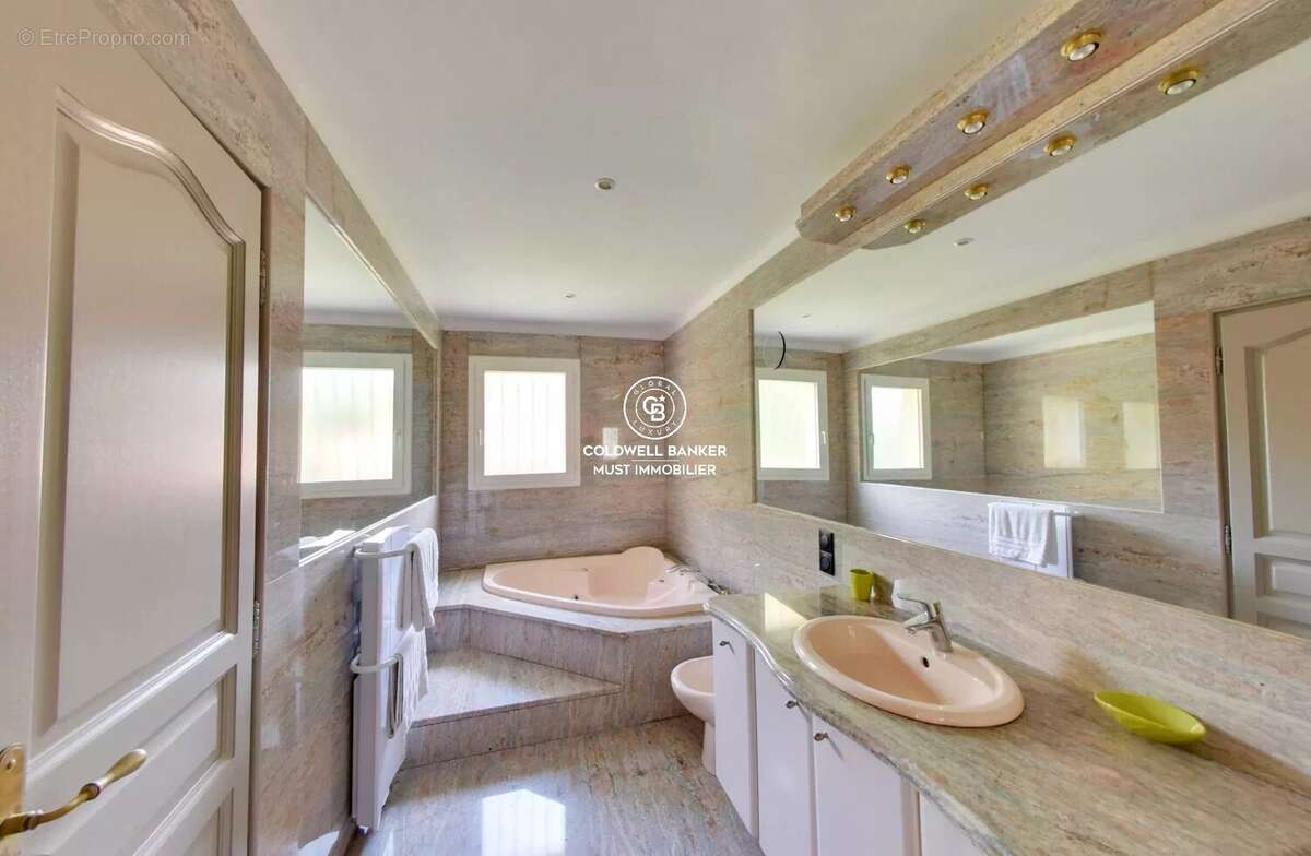 Maison à SAINT-CYPRIEN