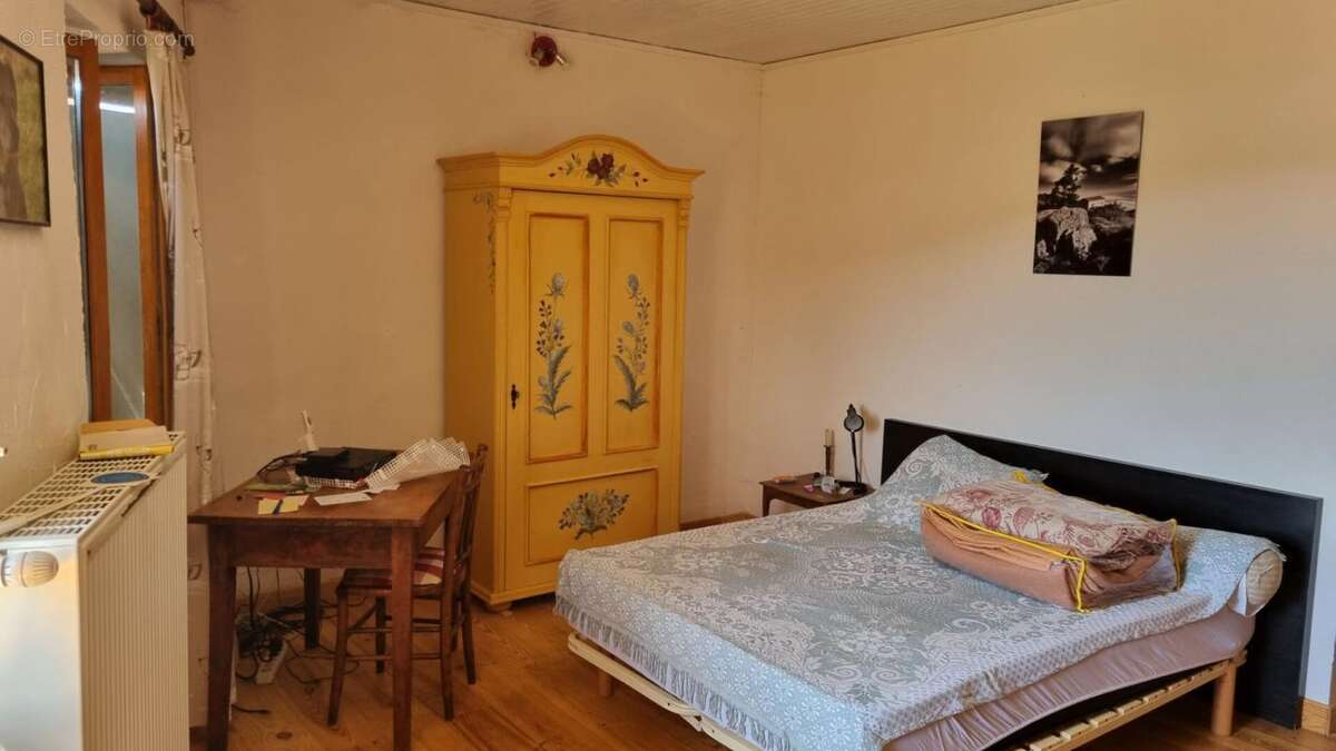 Le BESSAT 42660 Secteur Graix maison de village 2 chambres garage terrain non attenant 285m² - photo 6