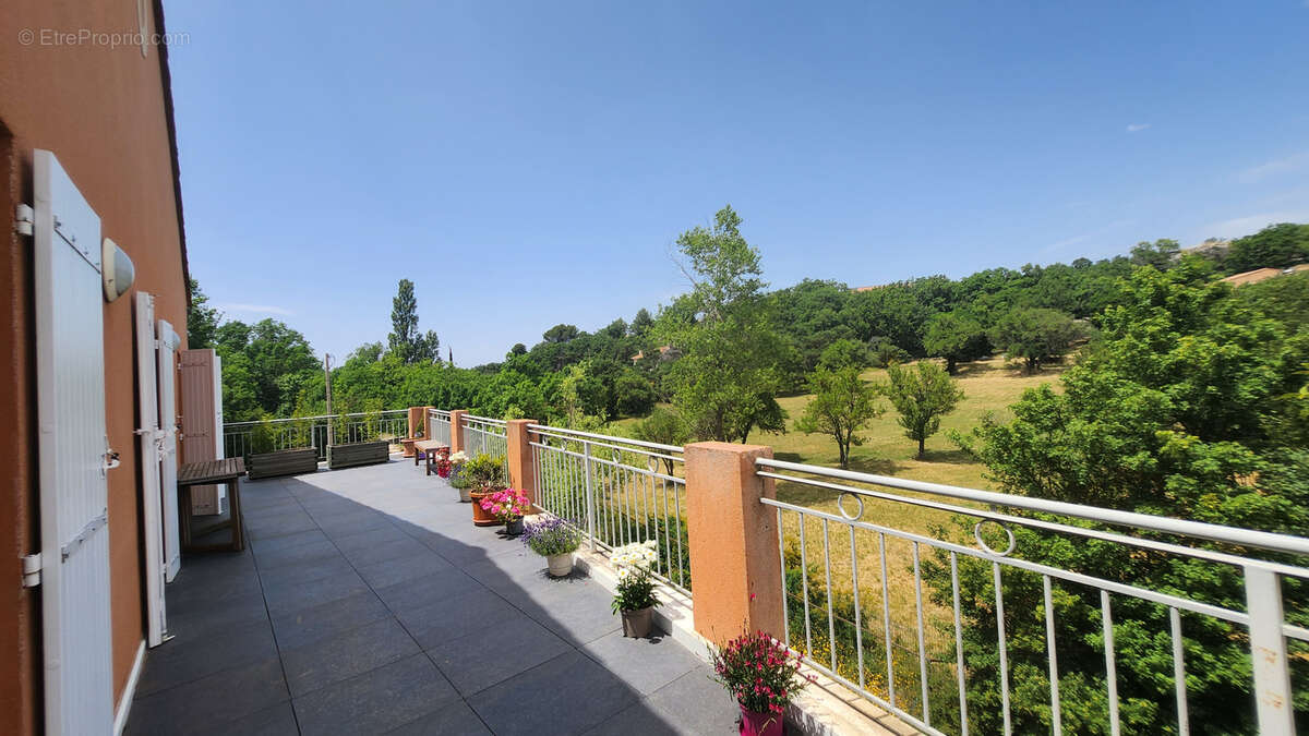 Appartement à PLAN-D&#039;AUPS-SAINTE-BAUME