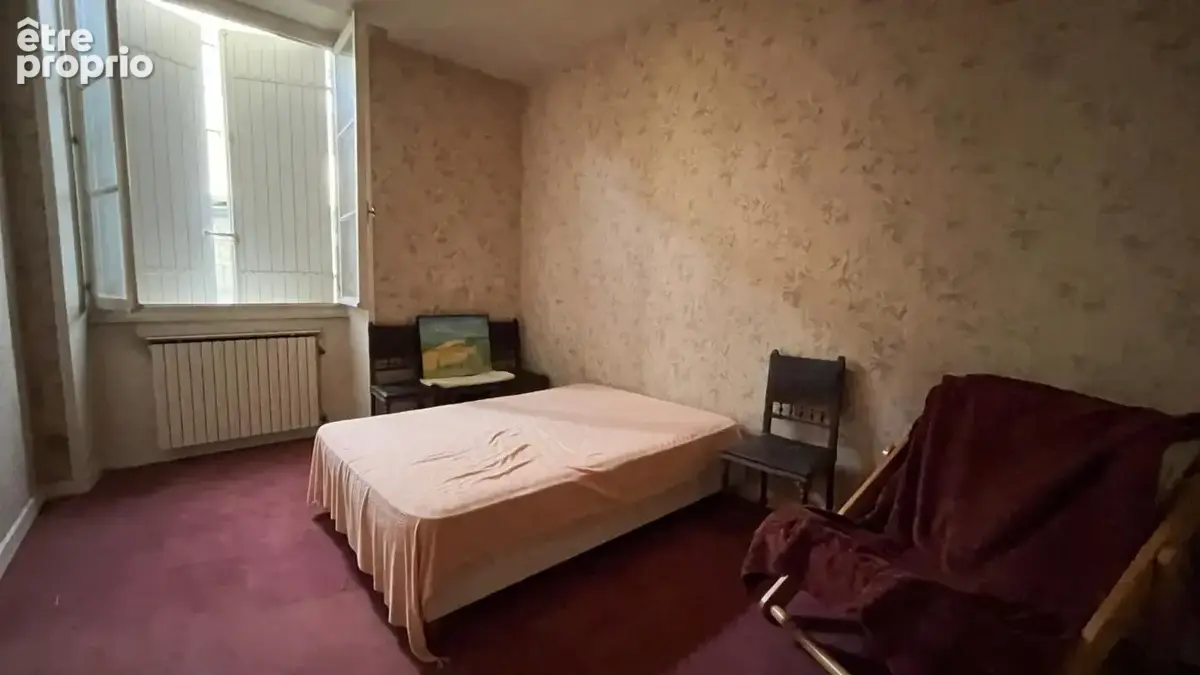 Maison en pierre de 335 m² en plein centre-ville - photo 13