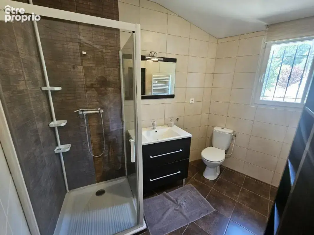 BASTIDE  Rénovée - 190 m²  4 Chambres - terrain clos et arboré de 600 m² avec belle Piscine - photo 13