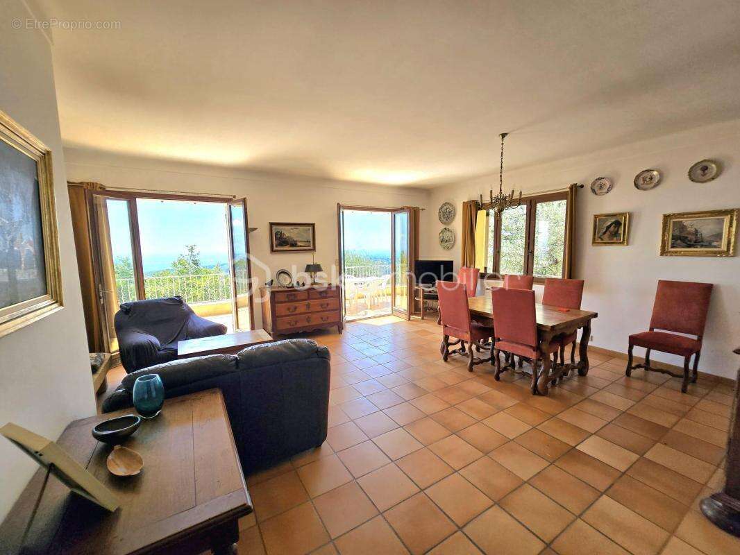 Saint-Jeannet –  propriété avec vue mer panoramique, appartement indépendant et fort potentiel de valorisation - photo 10