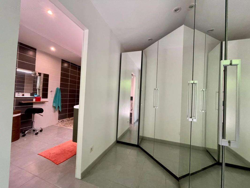 Maison à CHINDRIEUX