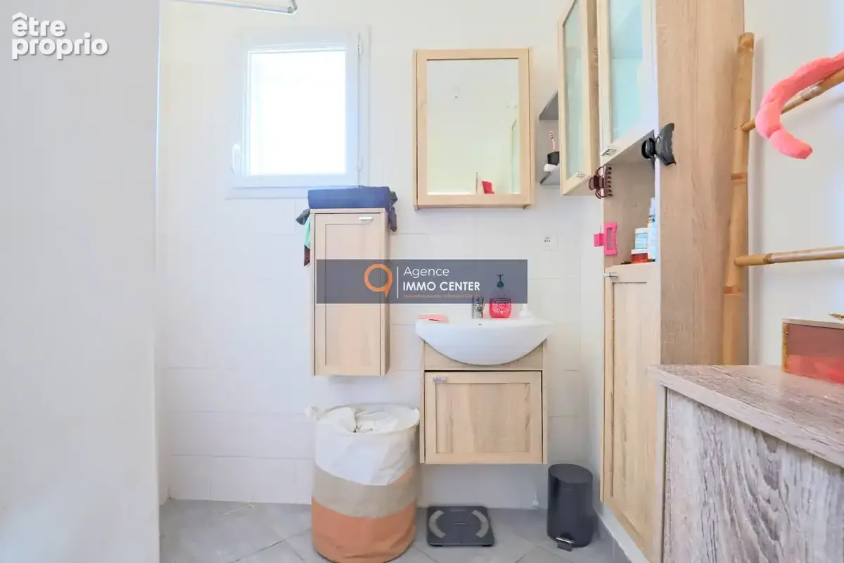 Appartement T3  au dernier étage avec stationnement - photo 5