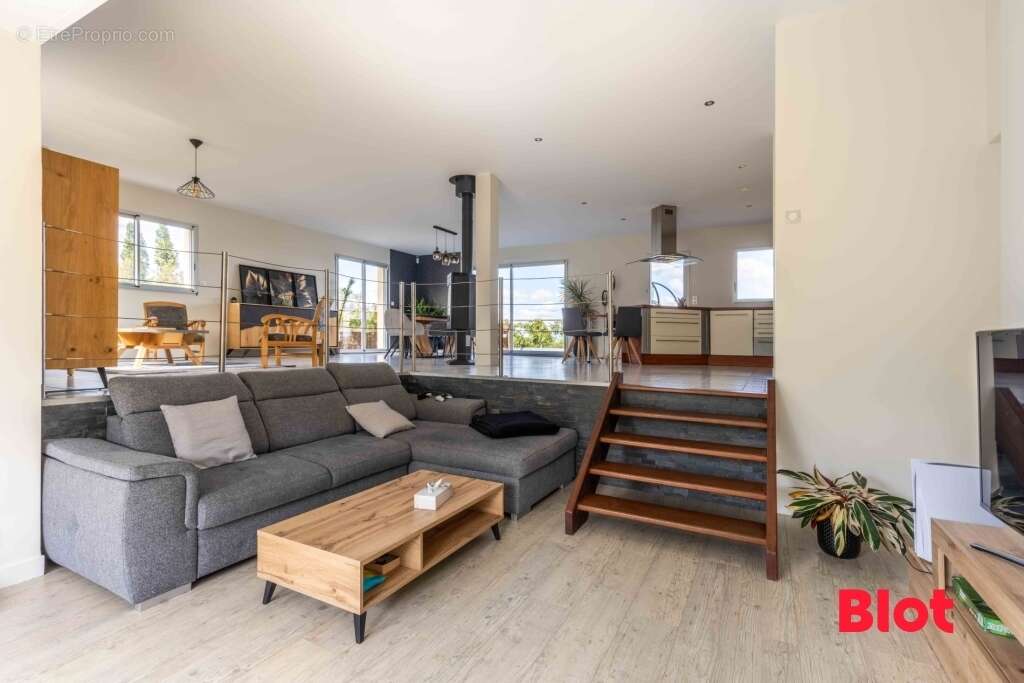 Maison à MONTFORT-SUR-MEU