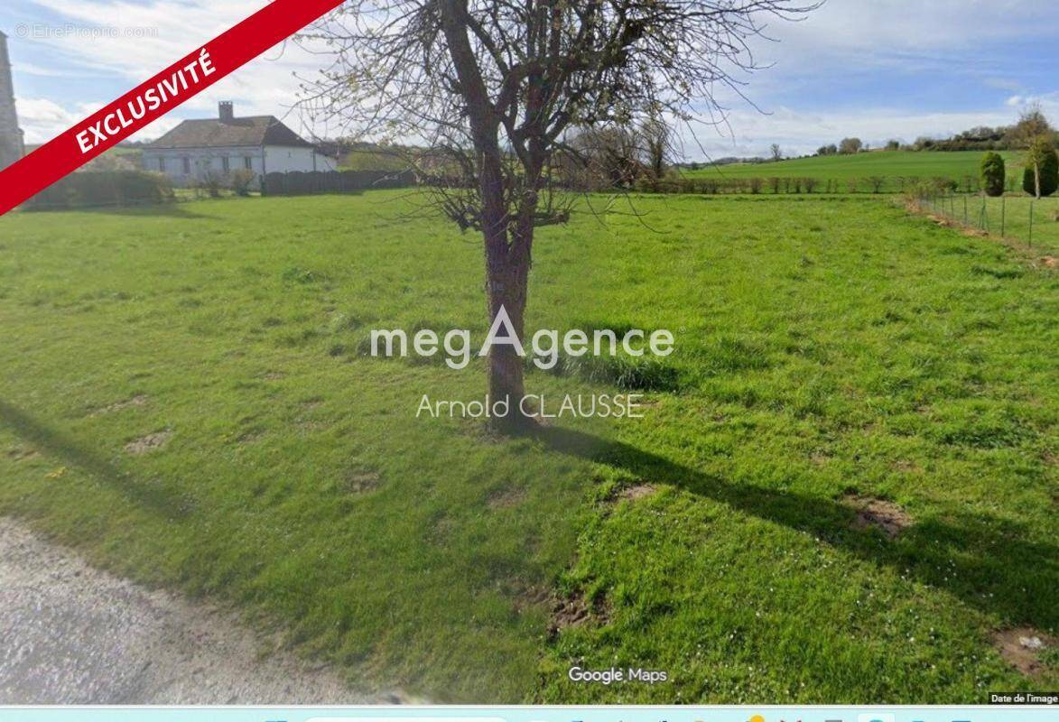 Terrain à VITZ-SUR-AUTHIE