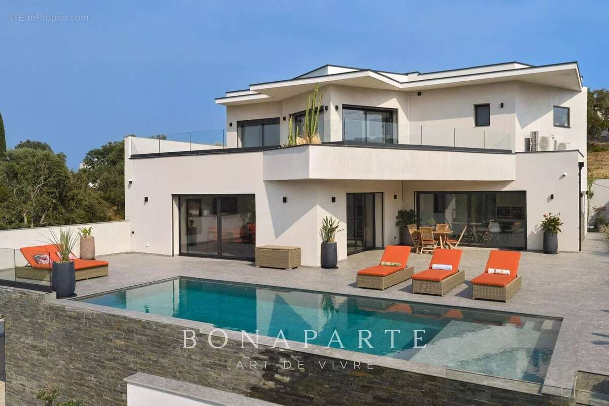 Saint-aygulf exclusivite : villa contemporaine neuve – position dominante – vue sur la forêt - photo 16
