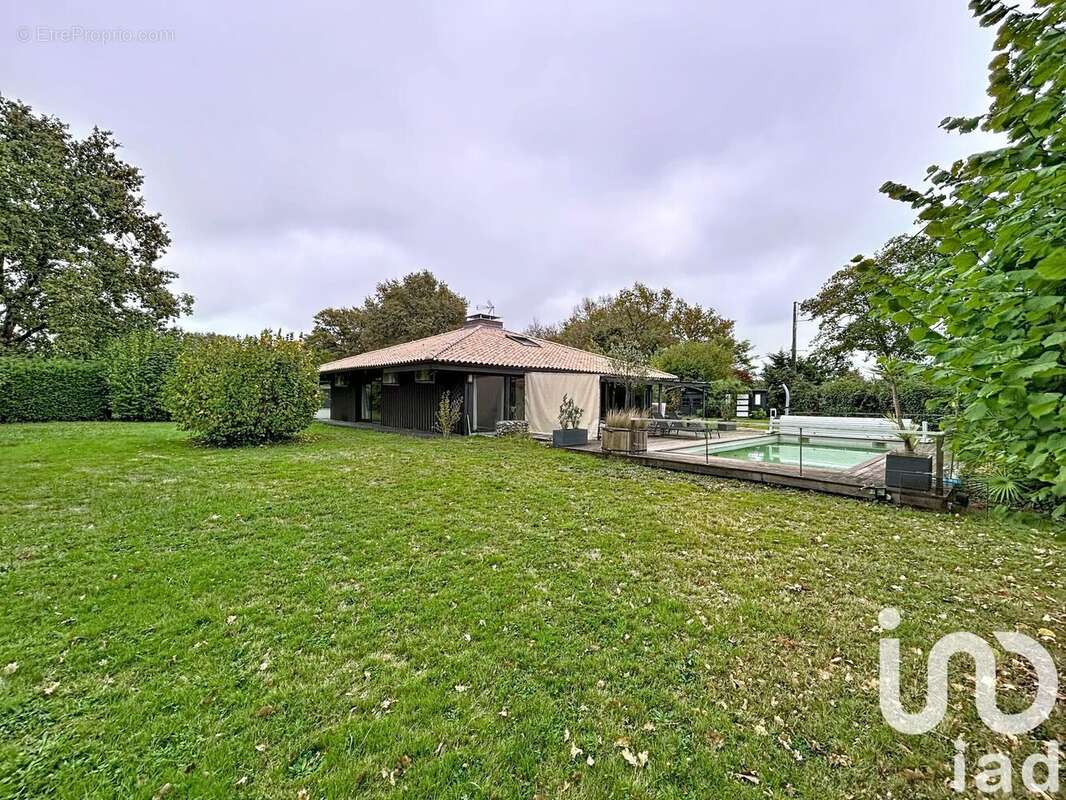 Maison 136 m² à Carignan-De-Bordeaux  - photo 4