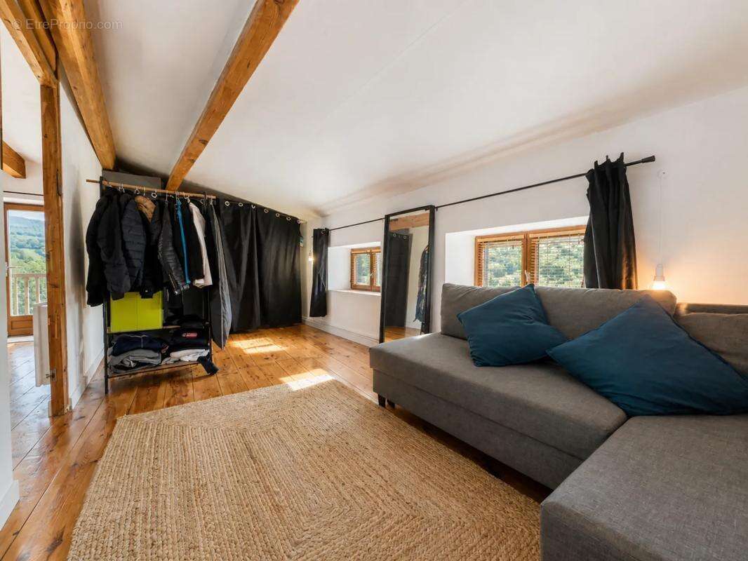 Maison de caractère entièrement rénovée – 173 m² – Terrain de 1 100 m² – Romagnat - photo 8
