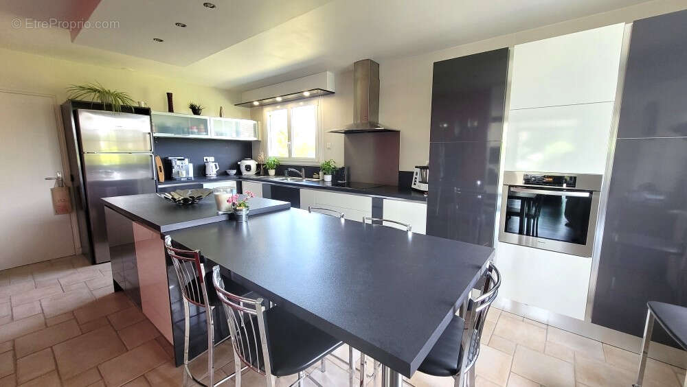 EXCLUSIVITE à CORMELLES LE ROYAL, maison de 7 pièces  165m² sur sous-sol terrain 1000m² - photo 6