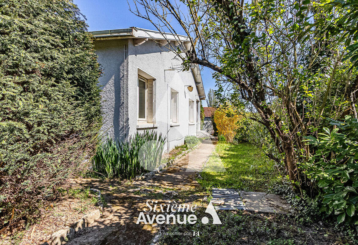 Villa plain pied 3 chambres - garage - 870m2 parcelle - photo 2