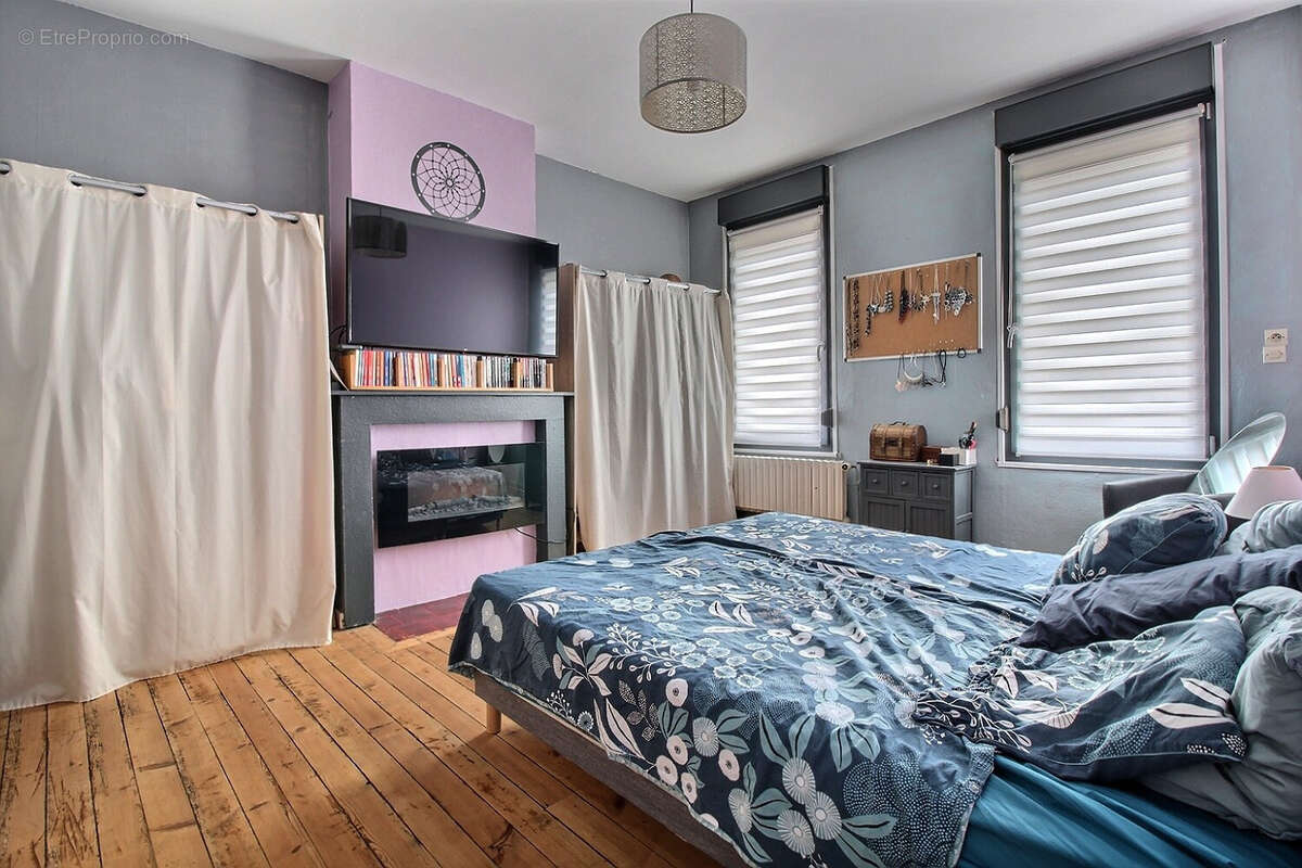Maison familiale semi-plain-pied de 186m2 avec 5 chambres et 3 salle de bains. - photo 17