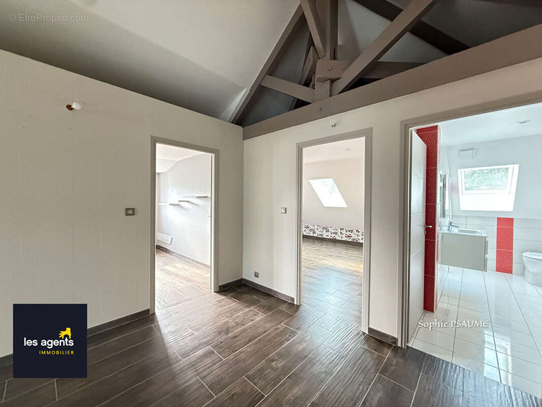 Maison à NEUFCHATEAU