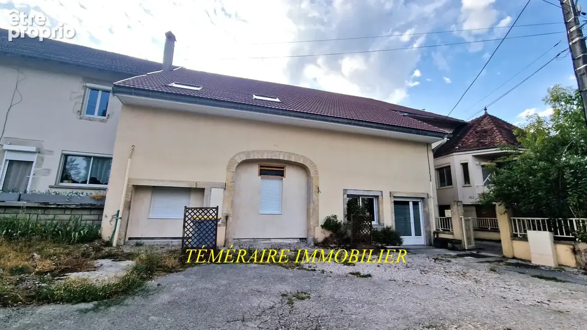 MONNET-LA-VILLE - Grand T4 en duplex de 165m2 - photo 3