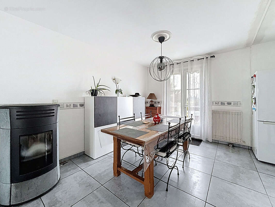 Maison à SAINT-CYR-SUR-LOIRE