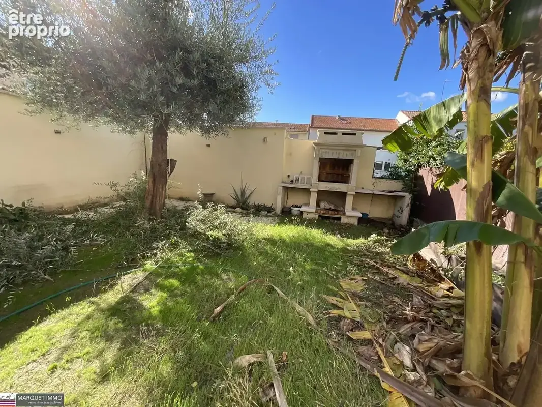 Villa T5 de 110 m²  vous invite à poser vos valises dans un cadre alliant charme et fonctionnalité sur 145 m² de terrain clos et - photo 20