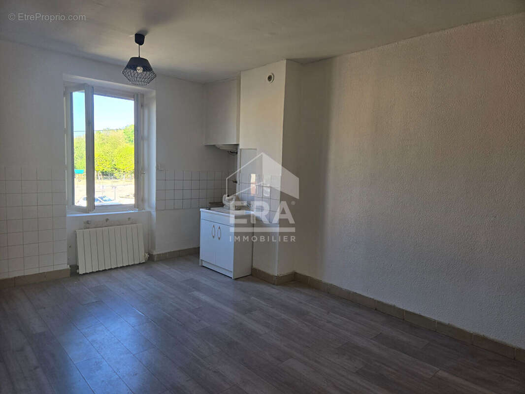 Appartement à NIVOLAS-VERMELLE