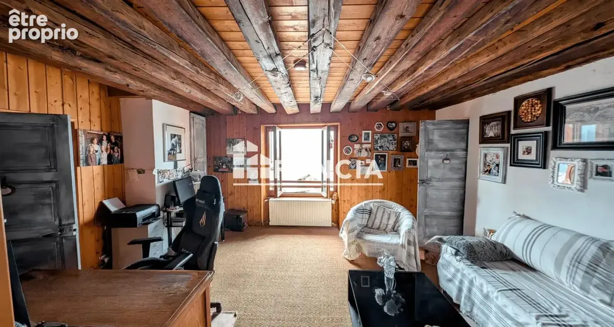 À La Côte-d’Aime, maison savoyarde de 188,73 m² habitables avec sept chambres, exposition plein sud et vue sur les glaciers. Deu - photo 9