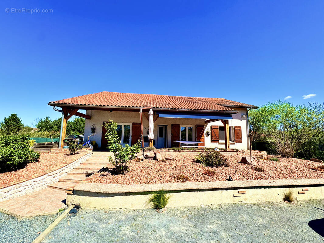 Maison à LUZILLAT