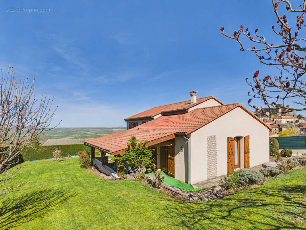 Maison à SAINT-GERMAIN-LEMBRON