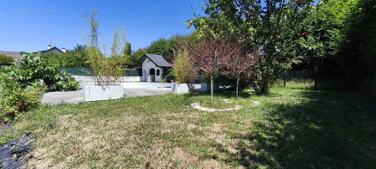 Terrain constructible de 998 m² avec piscine à Fillière - photo 3