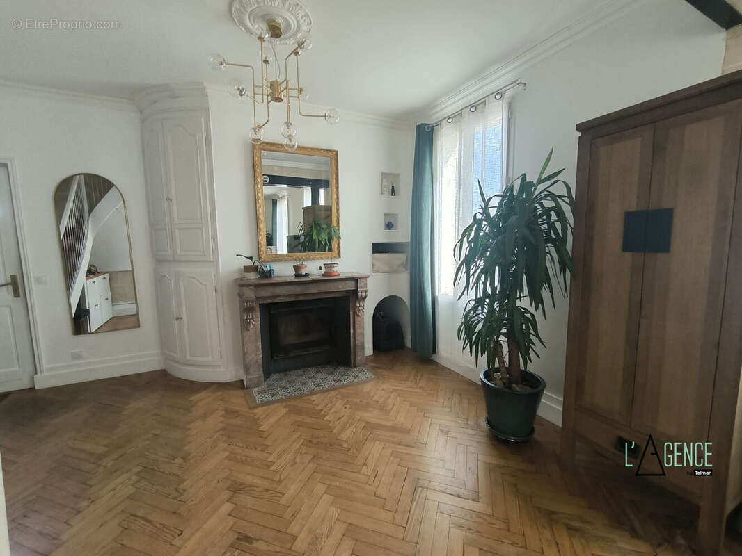Maison à SAINT-QUENTIN-DE-BARON