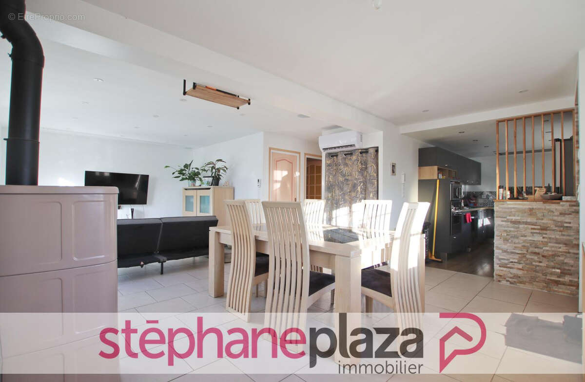 Maison à ARGENTRE-DU-PLESSIS