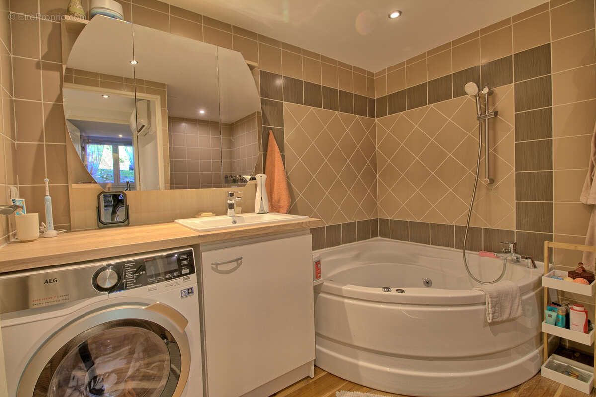 Appartement à VALLAURIS