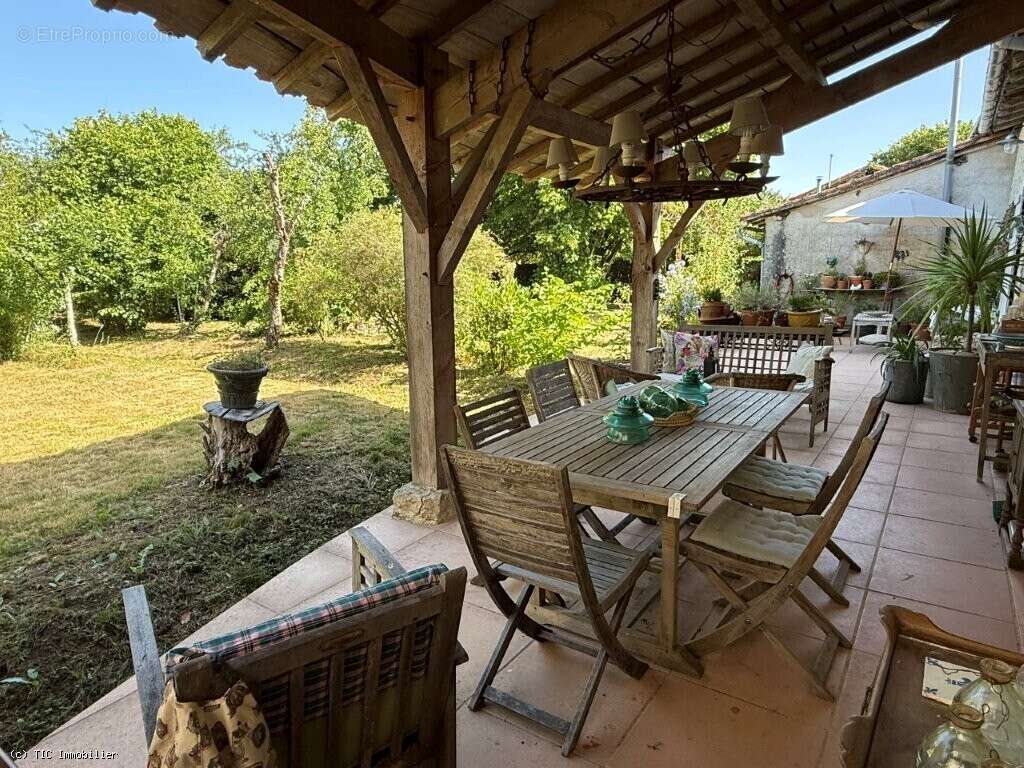 Maison à CHAMPAGNE-MOUTON