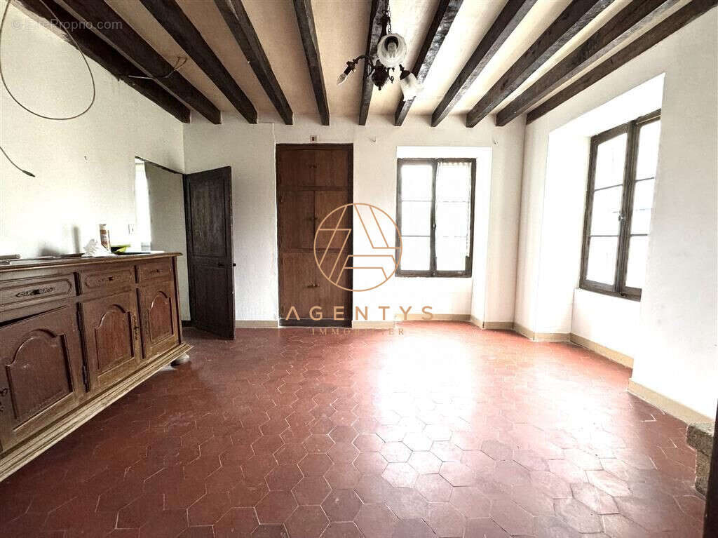 Maison à NOGENTEL