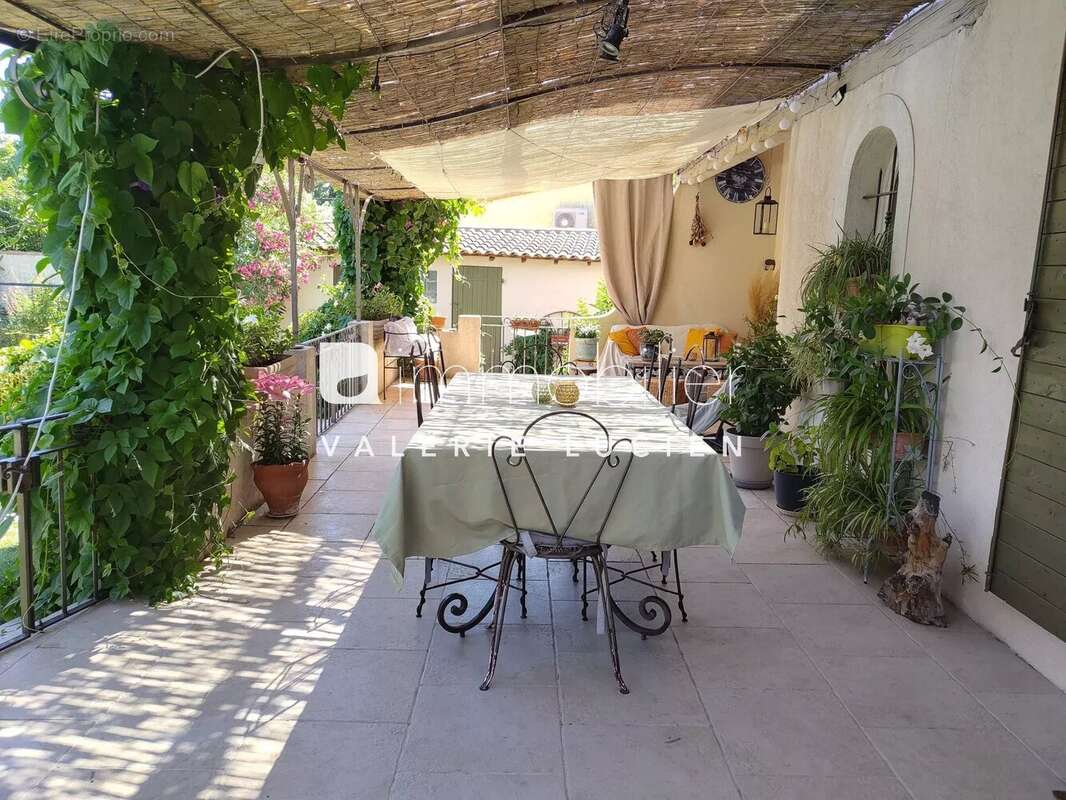 Maison à MOURIES