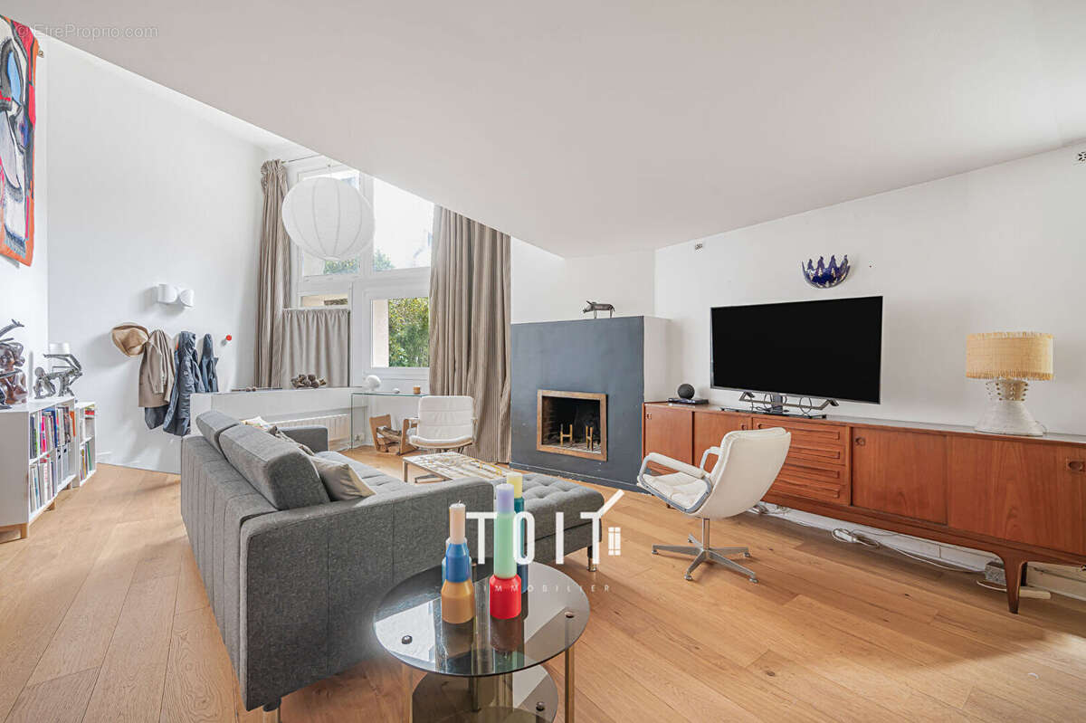 Appartement à PARIS-14E
