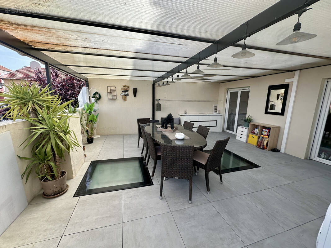 Appartement à SAINT-LAURENT-DU-VAR