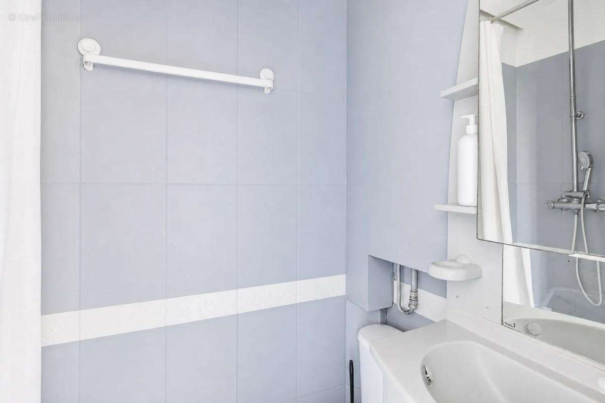 Studette rénovée de 12m² à Paris 3ème - photo 4