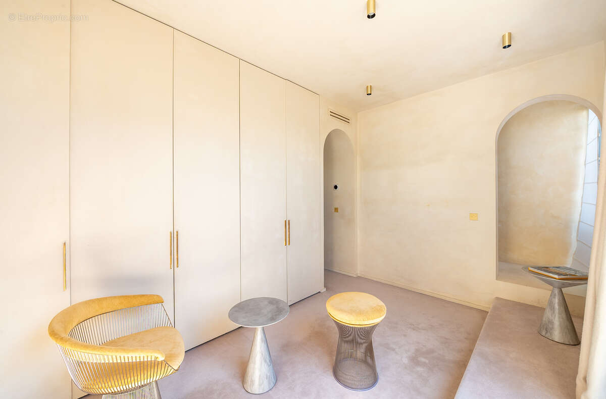 Appartement à PARIS-8E