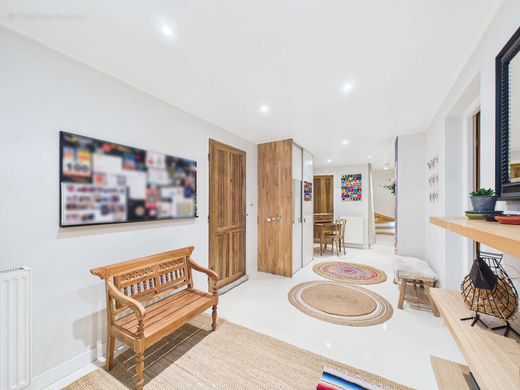 Maison individuelle - secteur calme belle exposition - La Biolle - 215 m2 - photo 2