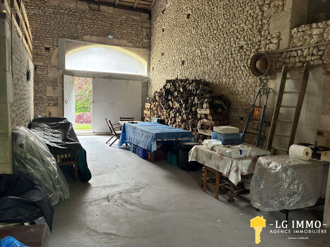 Belle maison familiale de 315 m2,  4 chambres, terrain 8000 m2, dependances - photo 31