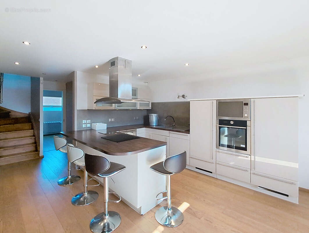 Appartement à LA ROCHE-SUR-FORON