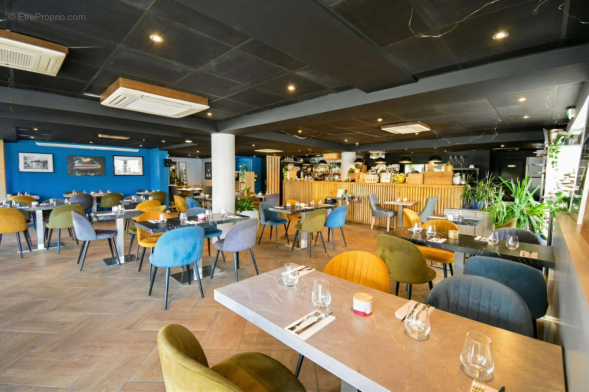 Commerce à MANDELIEU-LA-NAPOULE