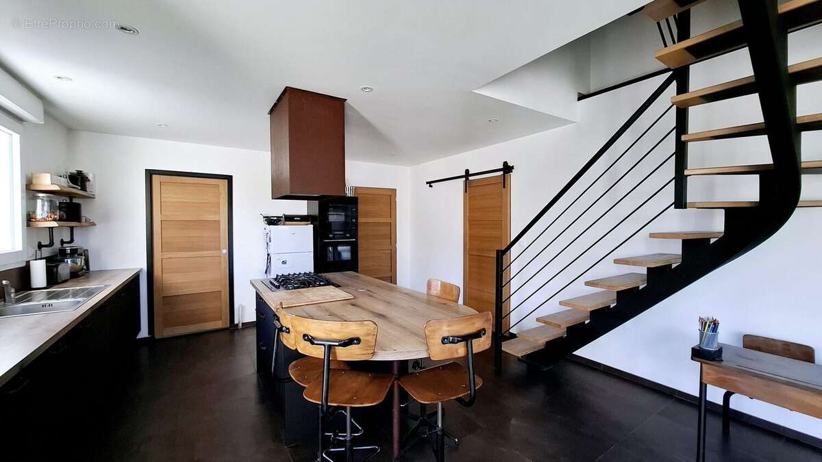 Maison à TREDREZ-LOCQUEMEAU