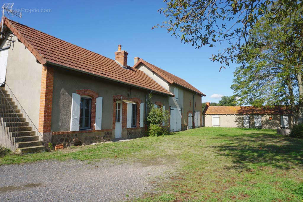 Maison à LE DONJON