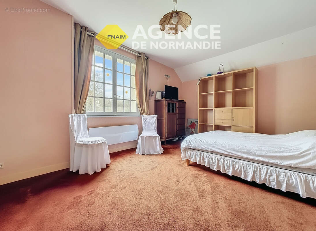 Maison à LA FERTE-FRENEL