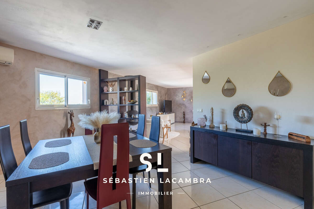 Maison de plain-pied avec piscine, 4 chambres et 3 008 m2 de terrain - photo 11